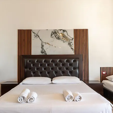 Hotel Monte Carlo - Rooftop Pool