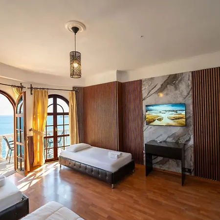Monte Carlo - Rooftop Pool Hotel Sarande