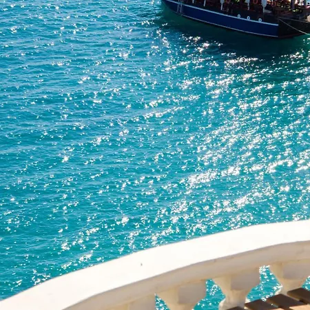 Monte Carlo - Rooftop Pool Hotel