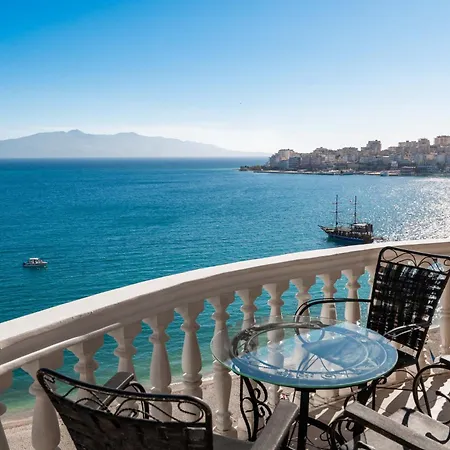 Monte Carlo - Rooftop Pool