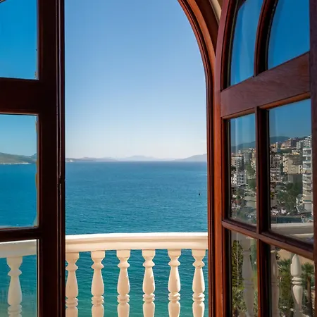 Monte Carlo - Rooftop Pool Hotel Sarande