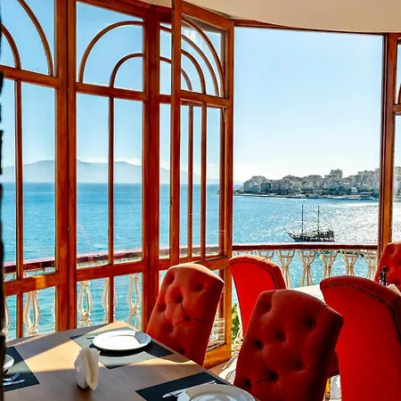 Monte Carlo - Rooftop Pool